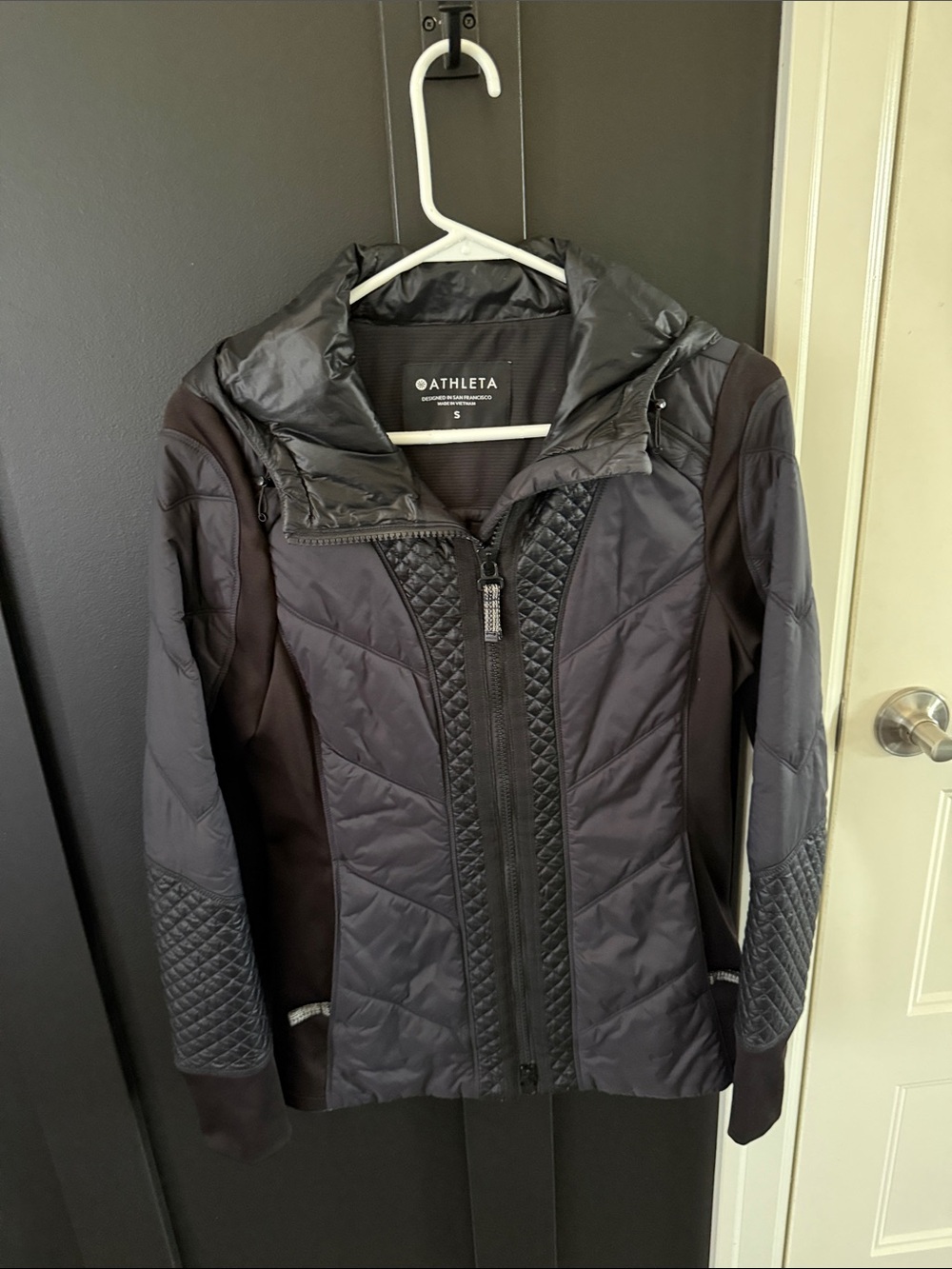 Athleta Women's Black Quilted Hybrid Puffer Jacket with Hood